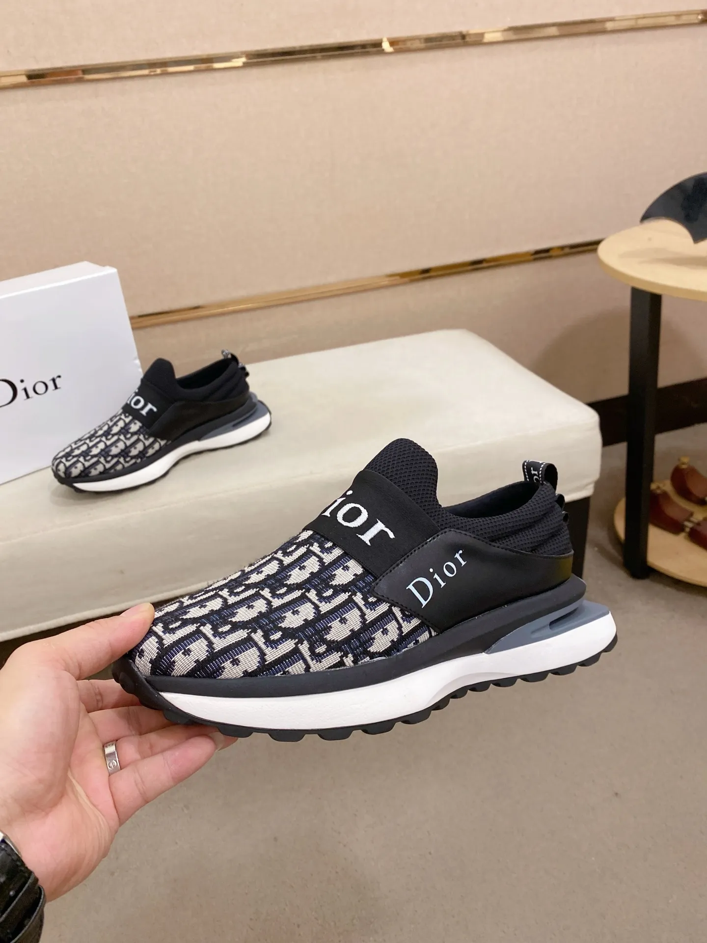 Men's shoes💰: 462💰 [Dior·Dior] New casual sports style men's shoes, new spring and summer design, perfect workmanship, lace-up style to create wardrobe quality, upper: imported first-layer cowhide, sheepskin lining is soft and comfortable, ultra-light TPU wear-resistant outsole, simple, versatile fashion men's shoes, excellent color code number 38--44. Can be customized 45 non-returnable